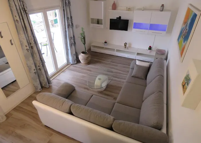 Дом отдыха Hvar Mediterranean Ranch House